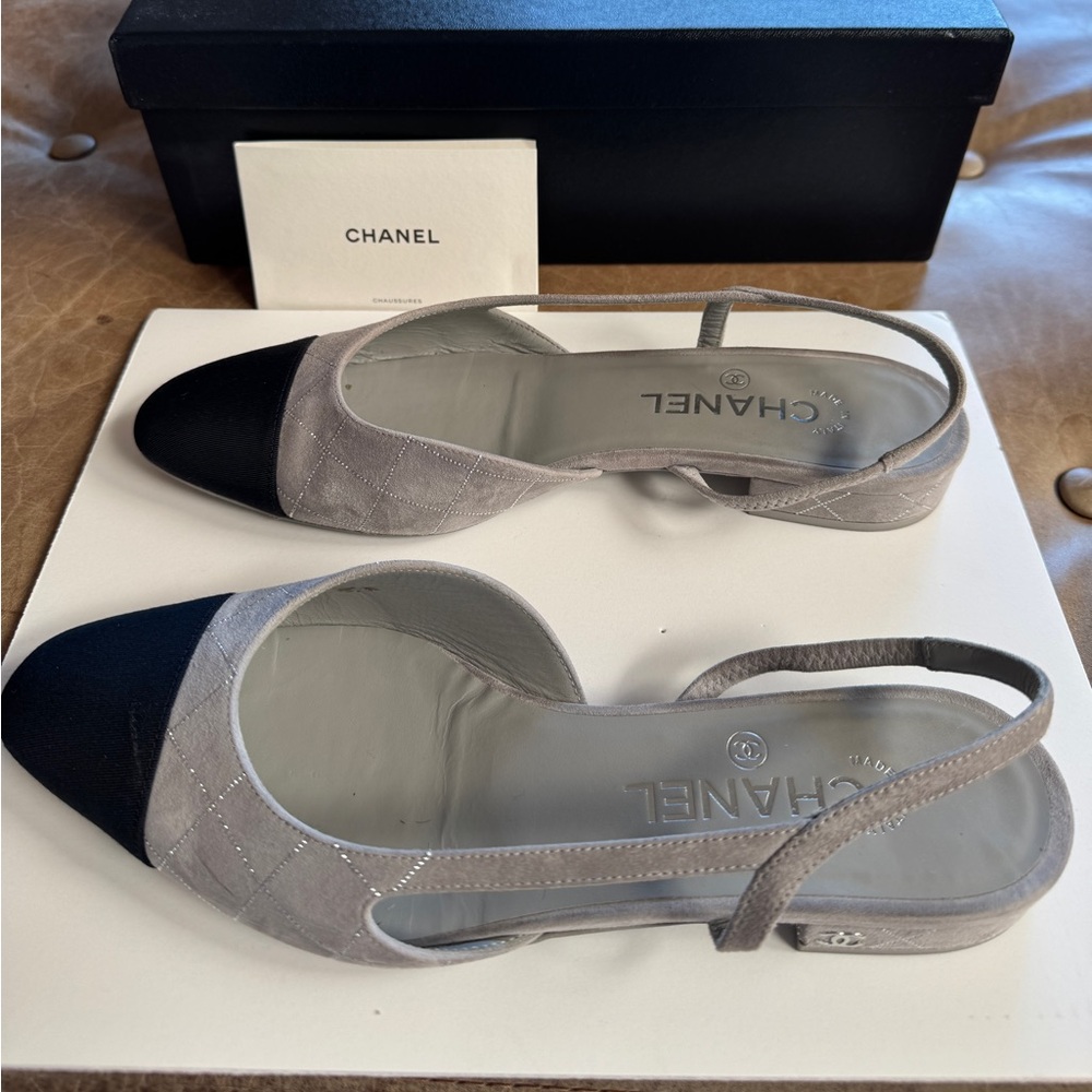 CHANEL Women's Black and gray slingback flats - Picture 2 of 7